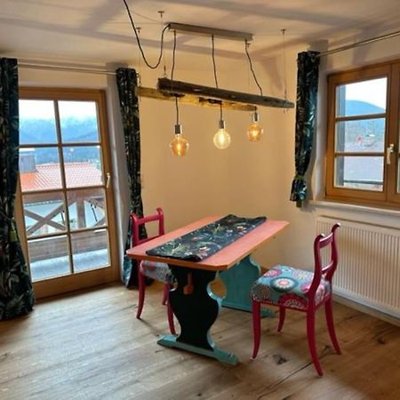 Charmante Farbenfrohe Wohnung Fuer Zwei Fischbachau Exteriör bild