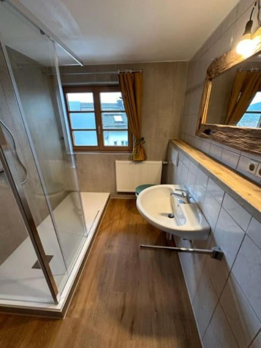 Charmante Farbenfrohe Wohnung Fuer Zwei Fischbachau Exteriör bild
